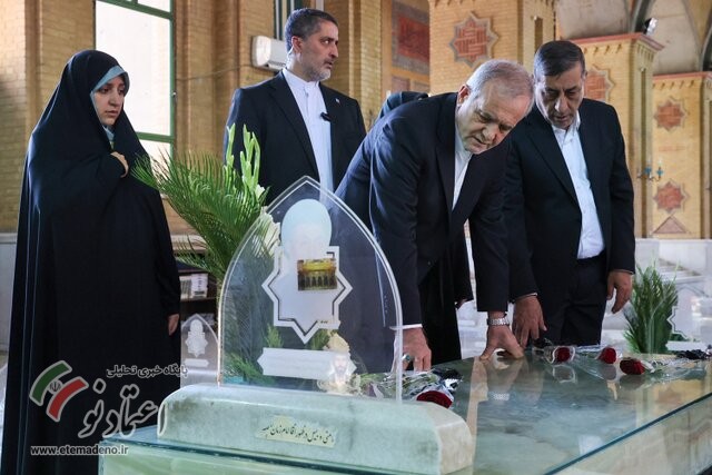 ادای احترام پزشکیان به شهدا